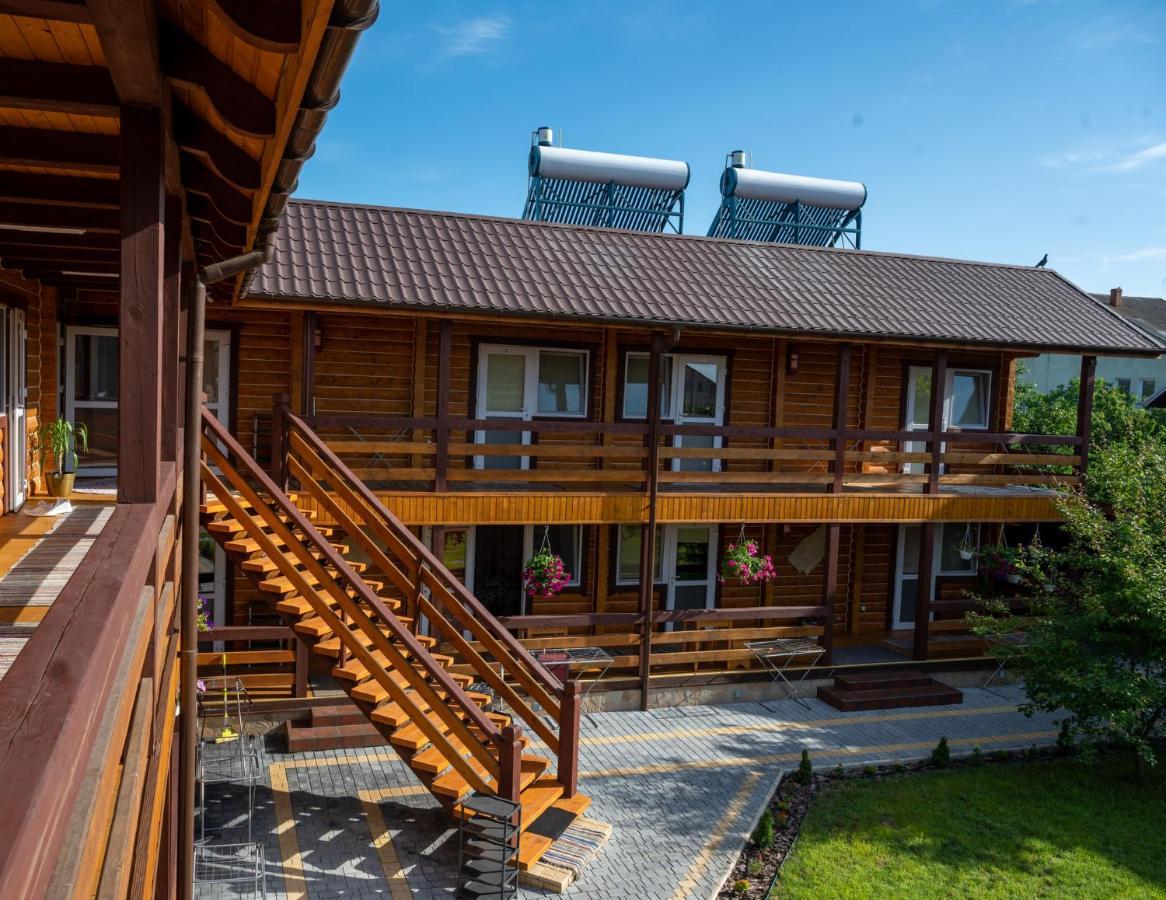 Rybatska 7 Hotell Tjornomorsk Exteriör bild